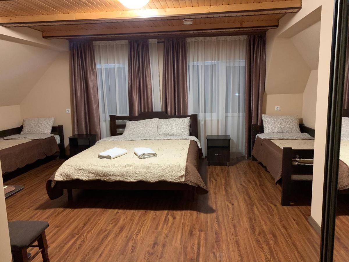 Вишиванка Dilyatyn Exterior foto