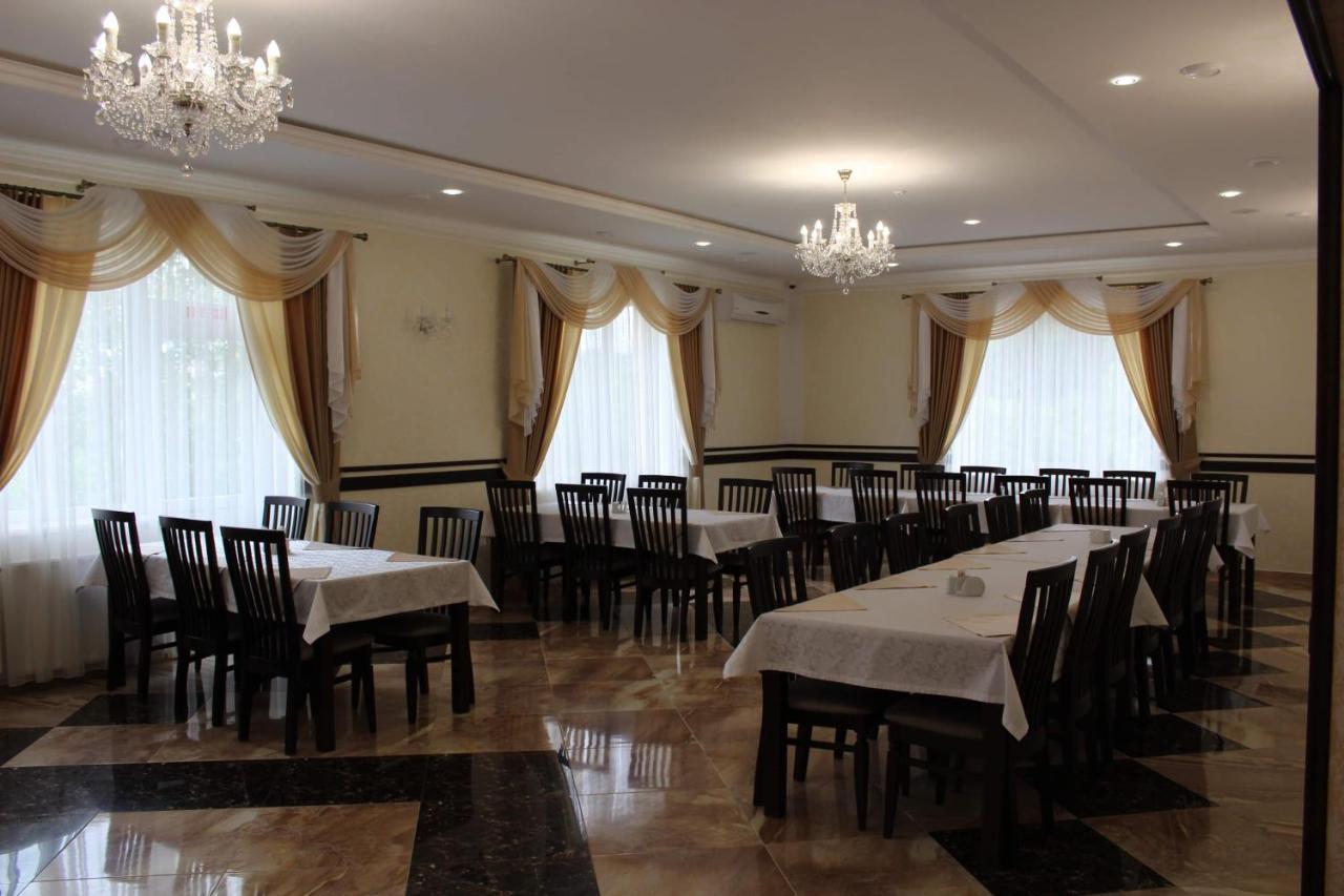 Вишиванка Dilyatyn Exterior foto